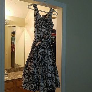 Patterned Tea-length dress